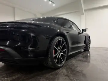 PORSCHE Taycan 4 S Massage Bose Head Up Display