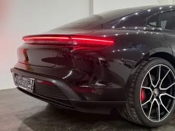 PORSCHE Taycan 4 S Massage Bose Head Up Display