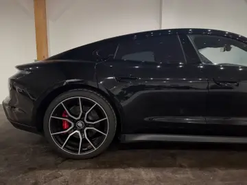 PORSCHE Taycan 4 S Massage Bose Head Up Display