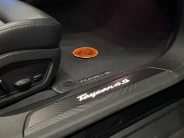 PORSCHE Taycan 4 S Massage Bose Head Up Display