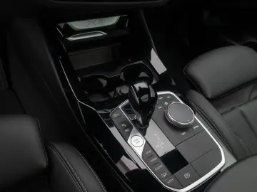 BMW X3 xD30e Alarm DAB HiFi Kamera Sportsitz Panoram