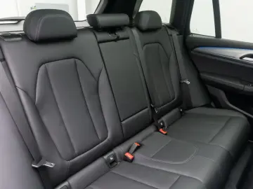 BMW X3 xD30e Alarm DAB HiFi Kamera Sportsitz Panoram