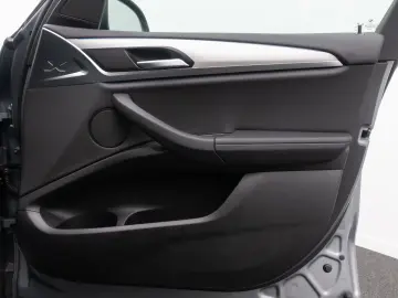 BMW X3 xD30e Alarm DAB HiFi Kamera Sportsitz Panoram