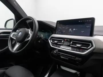 BMW X3 xD30e Alarm DAB HiFi Kamera Sportsitz Panoram