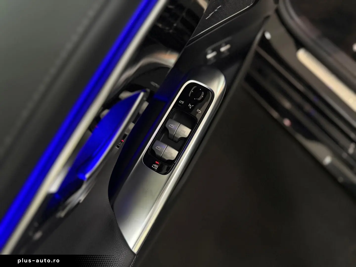 MERCEDES-BENZ C 300 e AMG-LINE  HUD 360 PANO SPUR TOTW LED