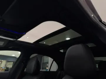 MERCEDES-BENZ C 300 e AMG-LINE  HUD 360 PANO SPUR TOTW LED