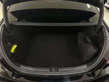 MERCEDES-BENZ C 300 e AMG-LINE  HUD 360 PANO SPUR TOTW LED