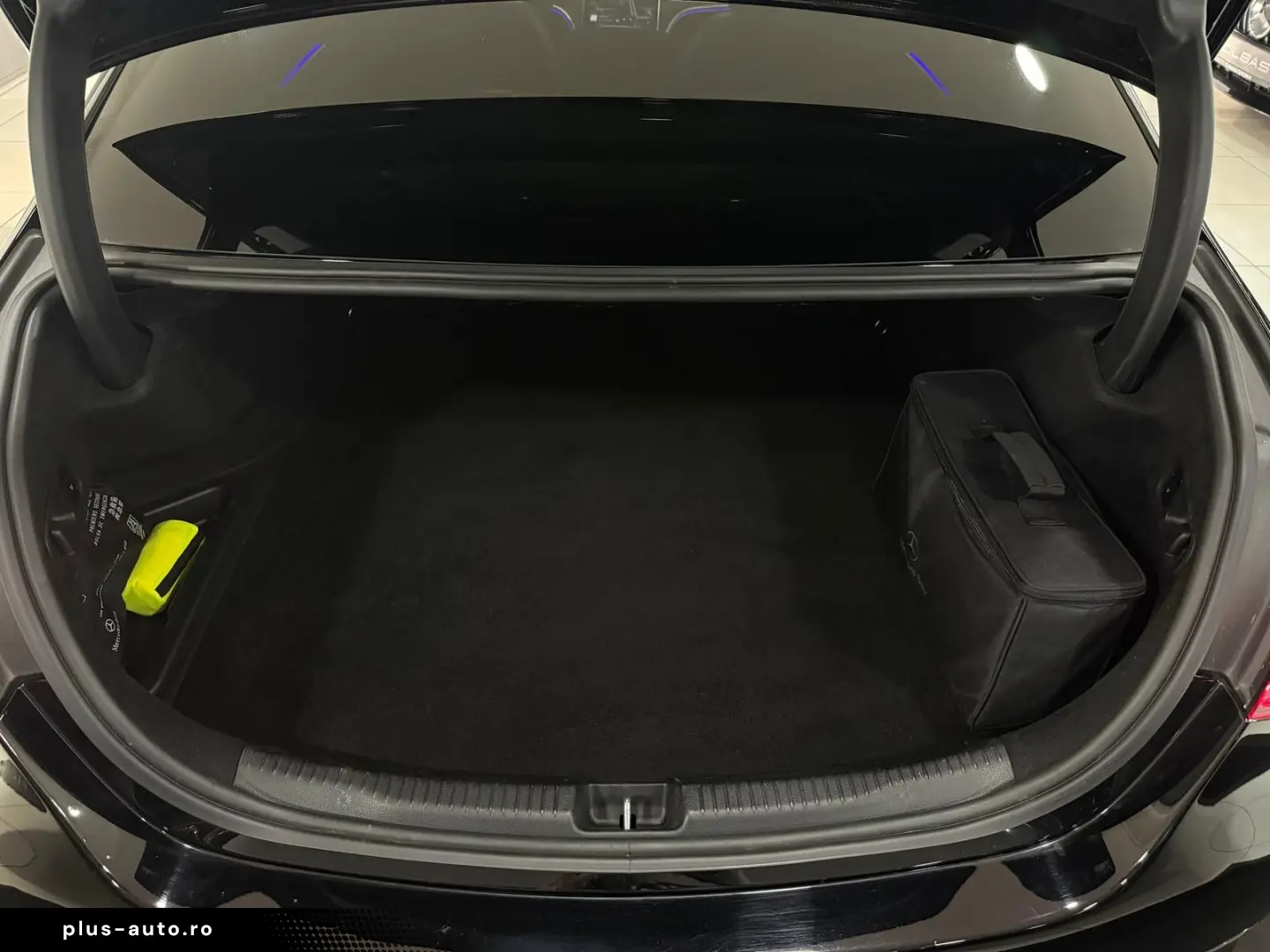 MERCEDES-BENZ C 300 e AMG-LINE  HUD 360 PANO SPUR TOTW LED