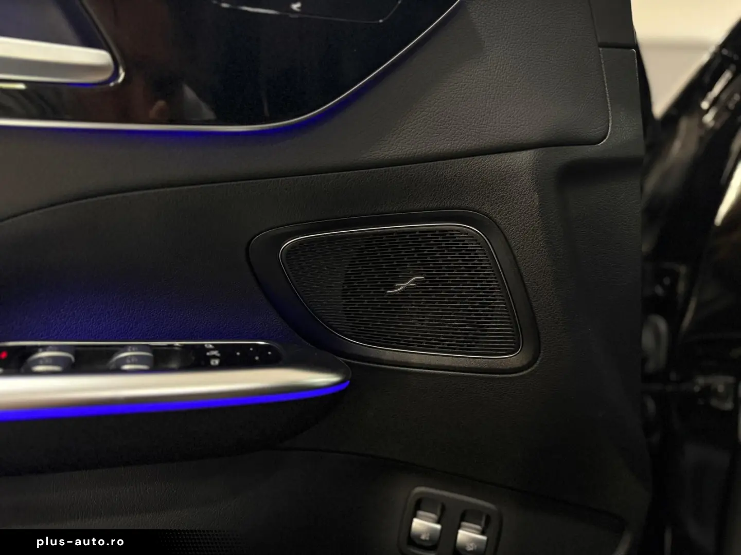 MERCEDES-BENZ C 300 e AMG-LINE  HUD 360 PANO SPUR TOTW LED