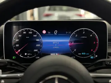 MERCEDES-BENZ C 200d  AMG-LINE PANO NIGHT AMBI