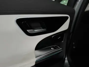 MERCEDES-BENZ C 200d  AMG-LINE PANO NIGHT AMBI