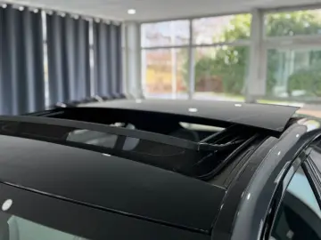 MERCEDES-BENZ C 200d  AMG-LINE PANO NIGHT AMBI