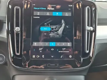 Volvo XC40 Plus Dark