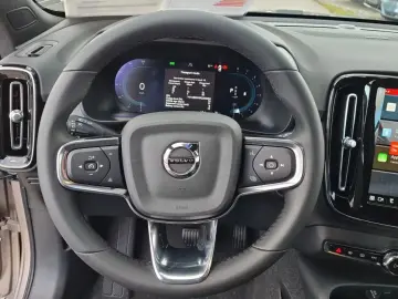 Volvo XC40 Plus Dark