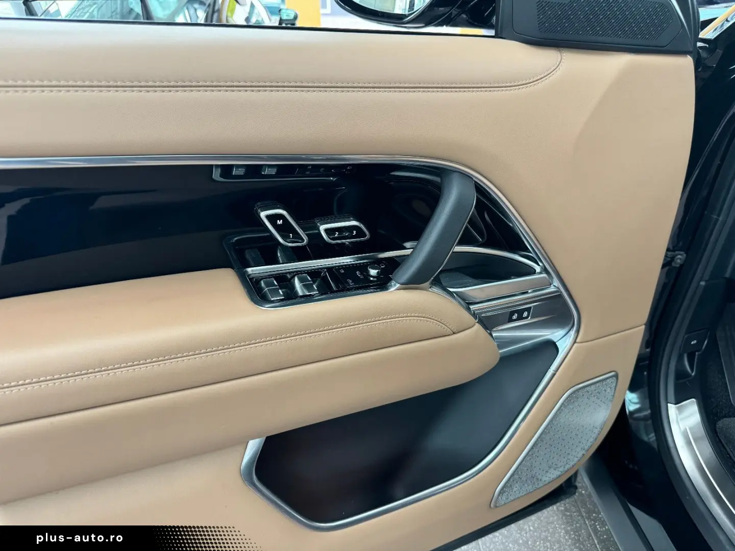 LAND ROVER Range Rover Autobiography Fond Monitor 360  HUD