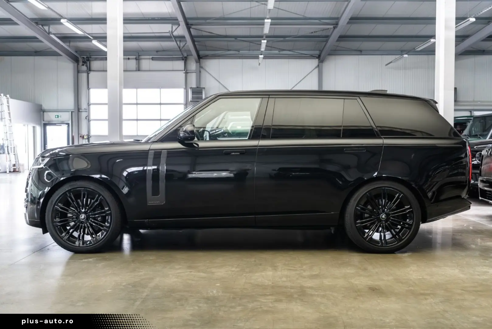 LAND ROVER Range Rover P530 LWB Autobio   MY 2025   Fond TV