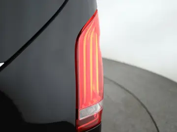 MERCEDES-BENZ V 300 d 4M lang Avantgarde AMG 8S Pano&hellip;