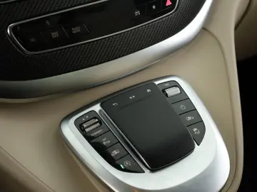 MERCEDES-BENZ V 300 d 4M lang Avantgarde AMG 8S Pano&hellip;