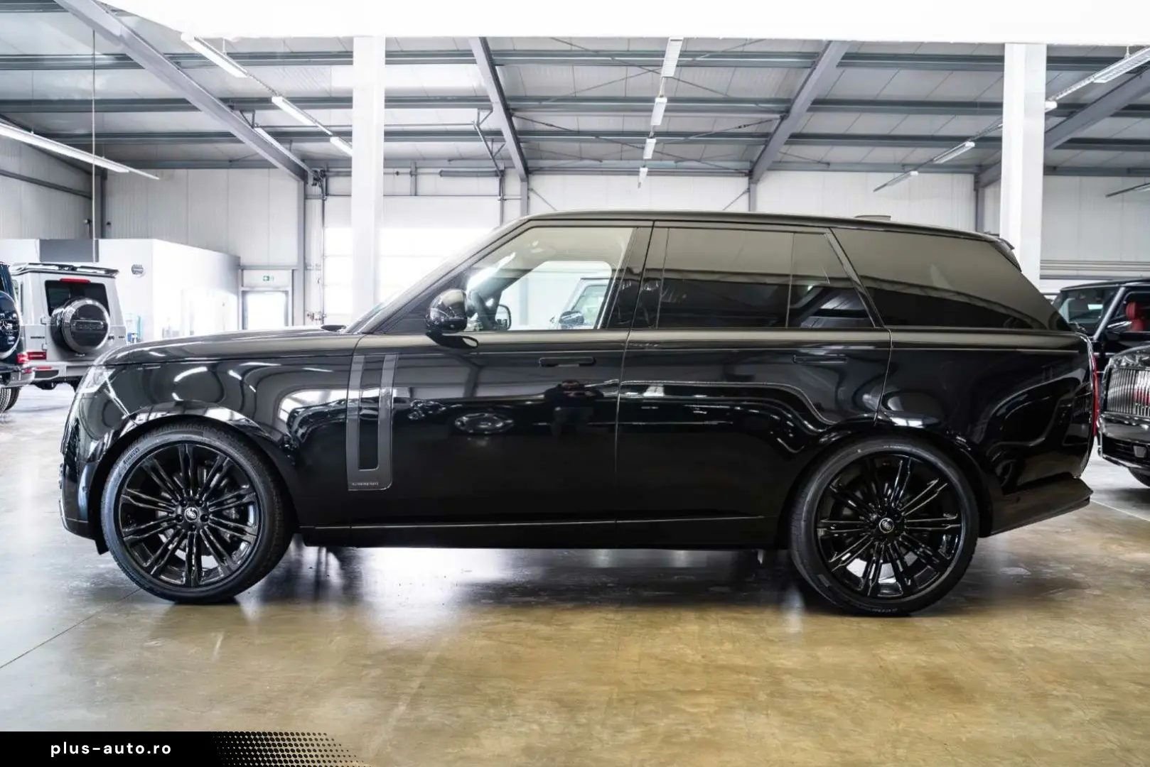 LAND ROVER Range Rover P530 Autobiography   Fond TV   Pano