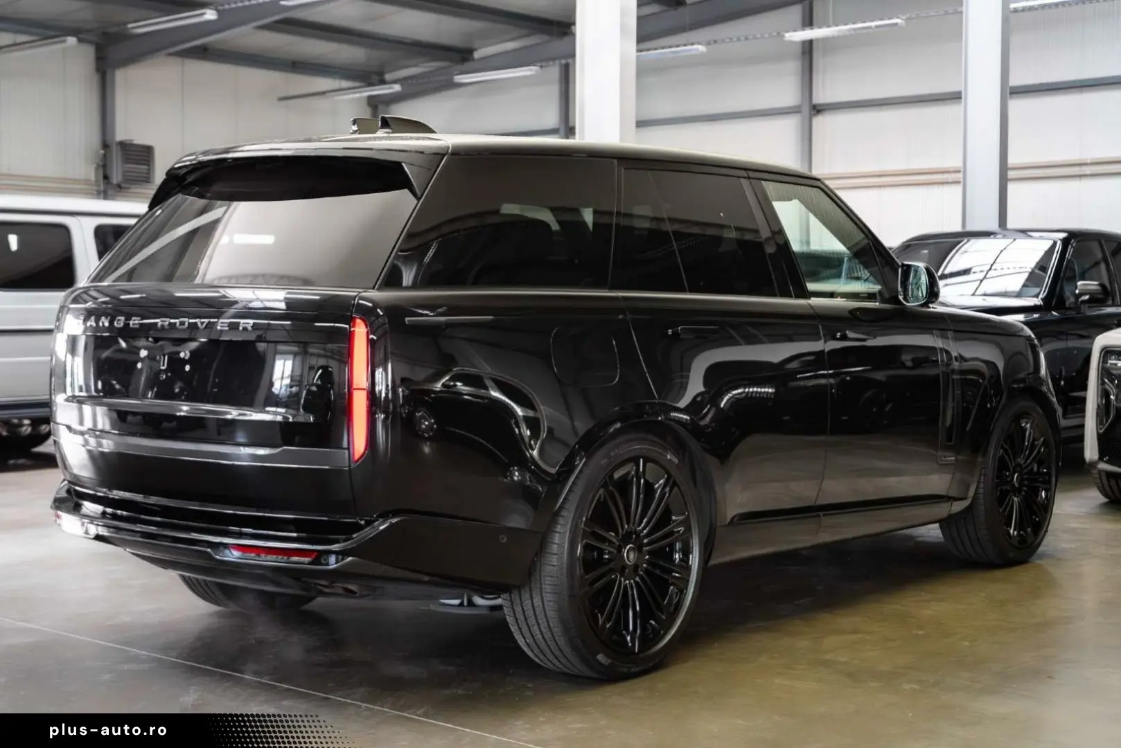 LAND ROVER Range Rover P530 Autobiography   Fond TV   Pano