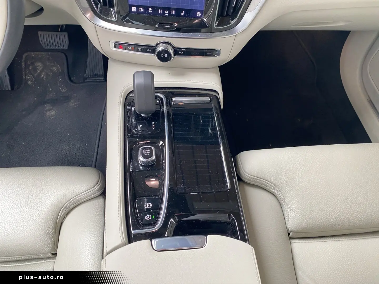 VOLVO S60 T8 Ultimate Dark Recharge