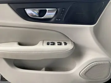 VOLVO S60 T8 Ultimate Dark Recharge