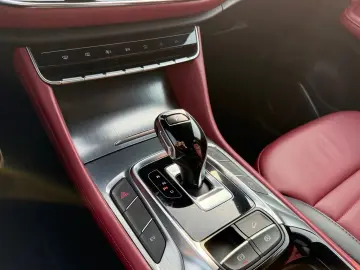 MG EHS PHEV Luxury  LED Pano 360  Leder SHZ CarPlay