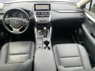 LEXUS NX 300h Style Edition  Bi-LED CAM SHZ CarPlay PD