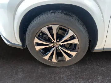 LEXUS NX 300h Style Edition  Bi-LED CAM SHZ CarPlay PD