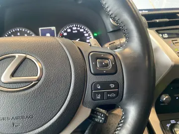 LEXUS NX 300h Style Edition  Bi-LED CAM SHZ CarPlay PD