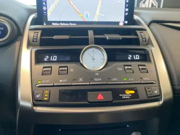 LEXUS NX 300h Style Edition  Bi-LED CAM SHZ CarPlay PD