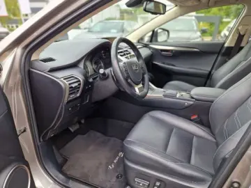 LEXUS NX 300h E-FOUR Executive Line Panodach Navi LED