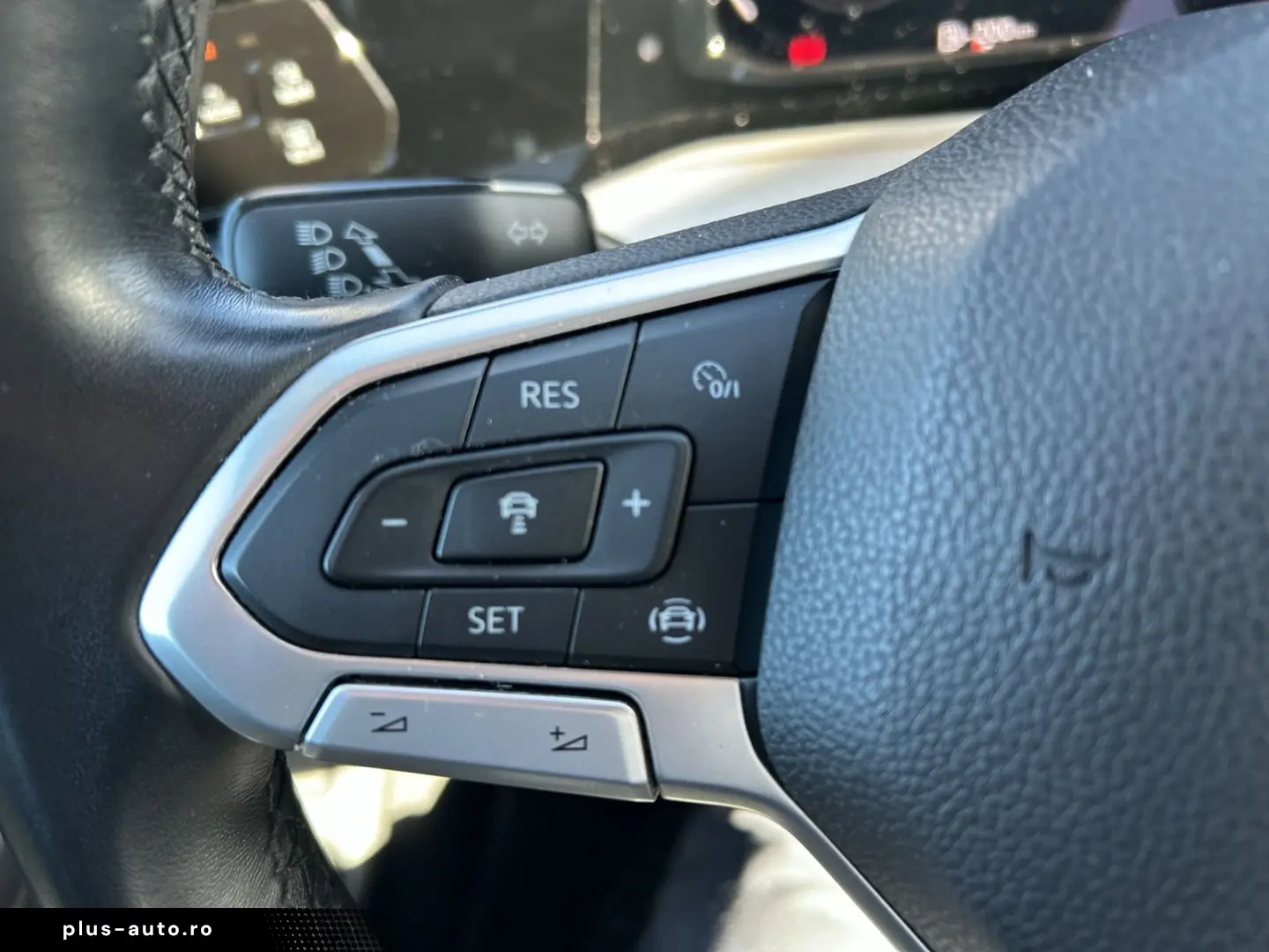 VW Golf VIII Variant  Life  2.0 TDI LED NAVI GRA