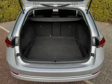 SKODA Octavia 2.0 TDI Ambition LED SHZ AHK CARPLAY DAB