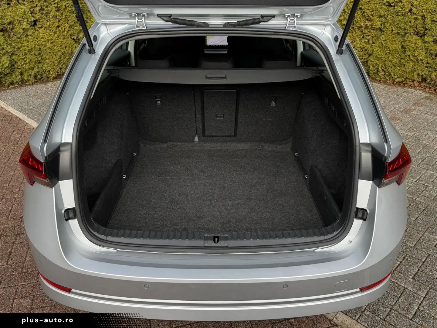 SKODA Octavia 2.0 TDI Ambition LED SHZ AHK CARPLAY DAB