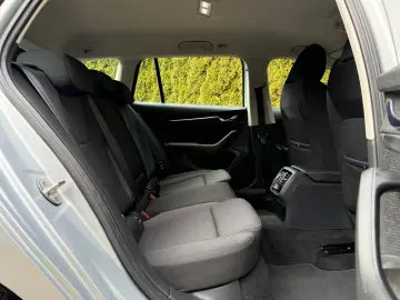 SKODA Octavia 2.0 TDI Ambition LED SHZ AHK CARPLAY DAB