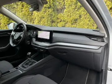 SKODA Octavia 2.0 TDI Ambition LED SHZ AHK CARPLAY DAB