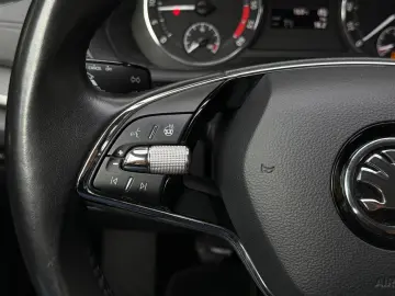 SKODA Octavia 2.0 TDI Ambition LED SHZ AHK CARPLAY DAB