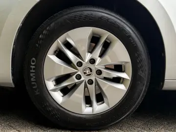 SKODA Octavia 2.0 TDI Ambition LED SHZ AHK CARPLAY DAB