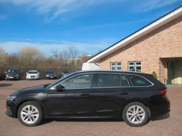 SKODA Octavia 2.0 TDI First Edition Navi LED SHZ Virtu