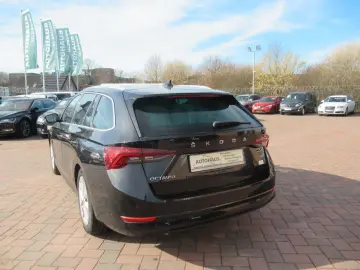 SKODA Octavia 2.0 TDI First Edition Navi LED SHZ Virtu