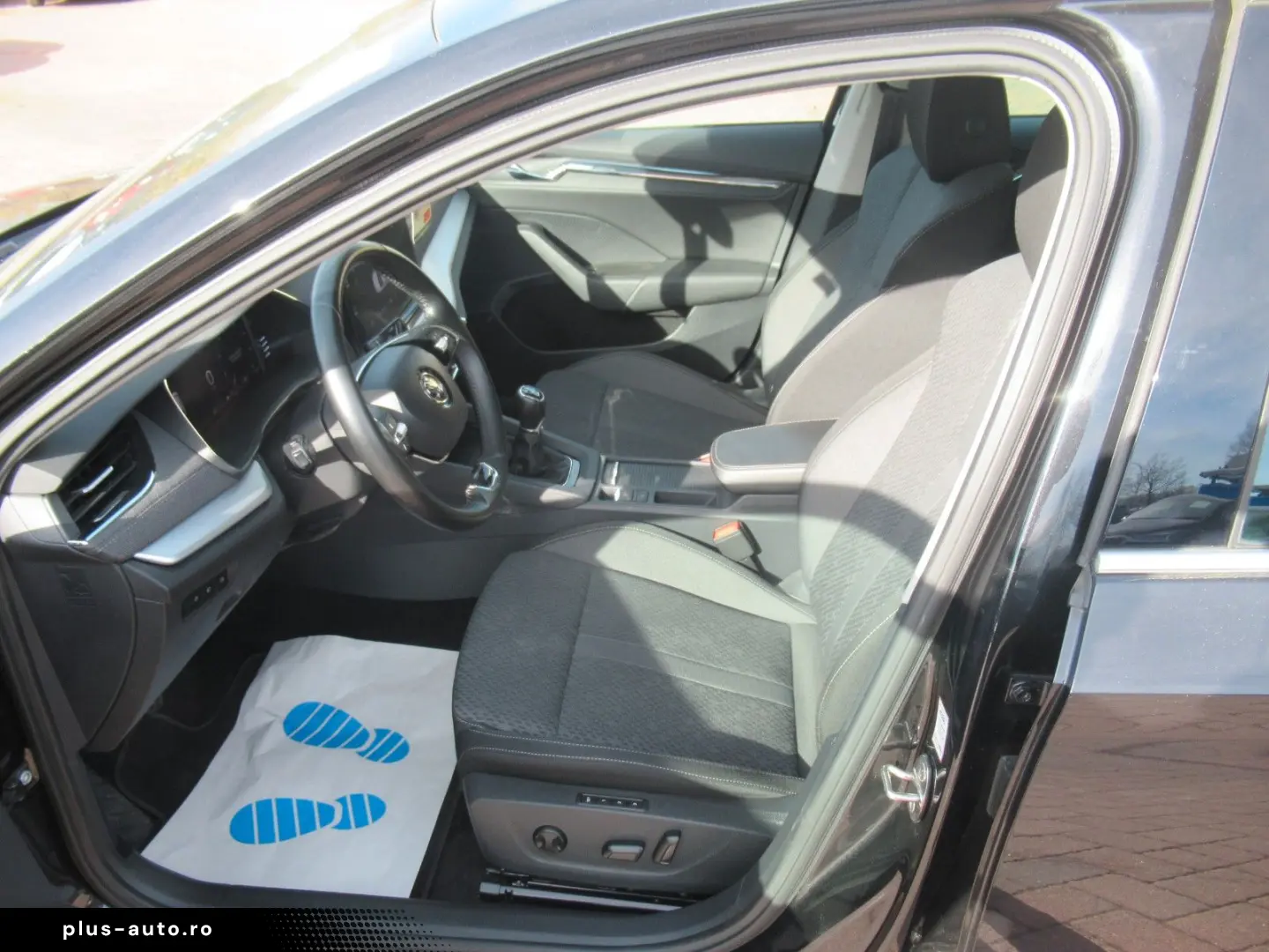SKODA Octavia 2.0 TDI First Edition Navi LED SHZ Virtu