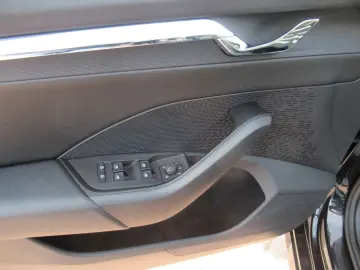 SKODA Octavia 2.0 TDI First Edition Navi LED SHZ Virtu