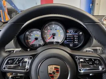 PORSCHE 718 Boxster Style Edition