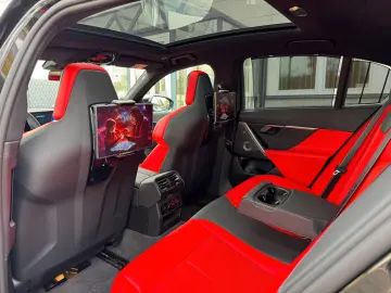 BMW M5 M Package Fond Entertainment Panor Anhäng B&W