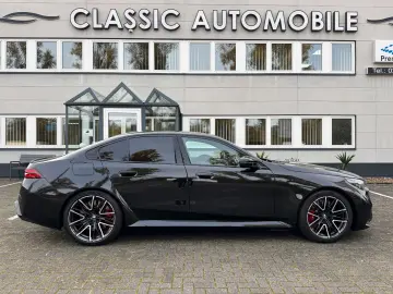 BMW M5 M Package Fond Entertainment Panor Anhäng B&W