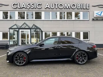 BMW M5 M Package Fond Entertainment Panor Anhäng B&W