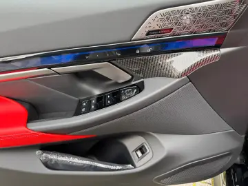 BMW M5 M Package Fond Entertainment Panor Anhäng B&W