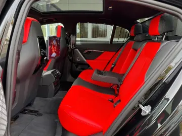 BMW M5 M Package Fond Entertainment Panor Anhäng B&W