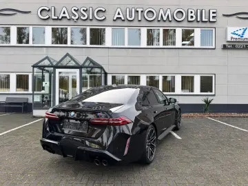 BMW M5 M Package Fond Entertainment Panor Anhäng B&W